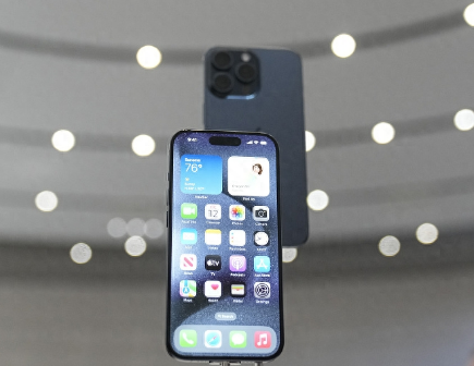泸西Apple维修站分享买iPhone15还是华为Mate60 
